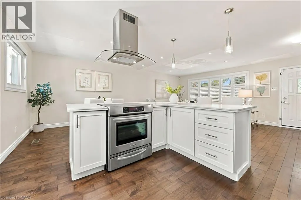 2231 URWIN Crescent