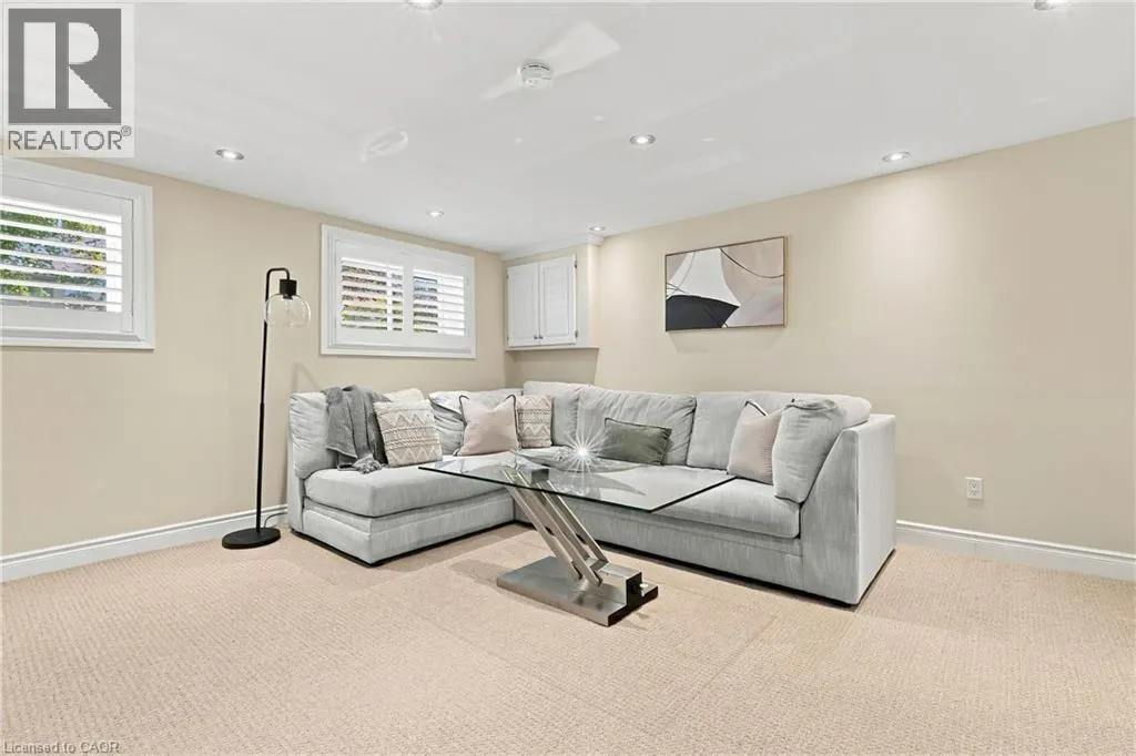 2231 URWIN Crescent