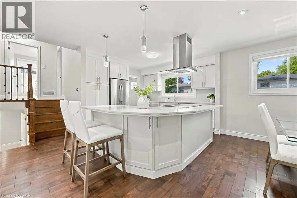 2231 URWIN Crescent