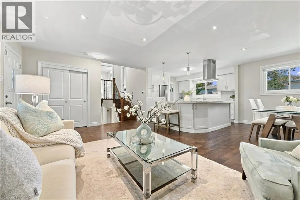 2231 URWIN Crescent