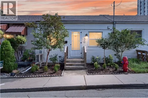 30 RAY Street N