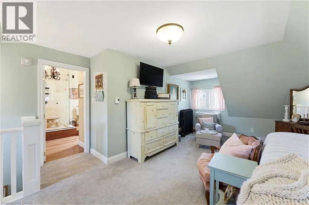 33 BRANT Road N