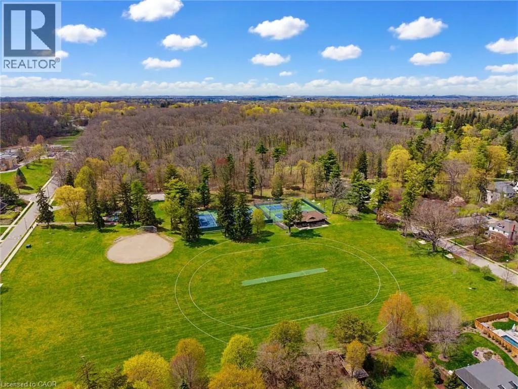 33 BRANT Road N