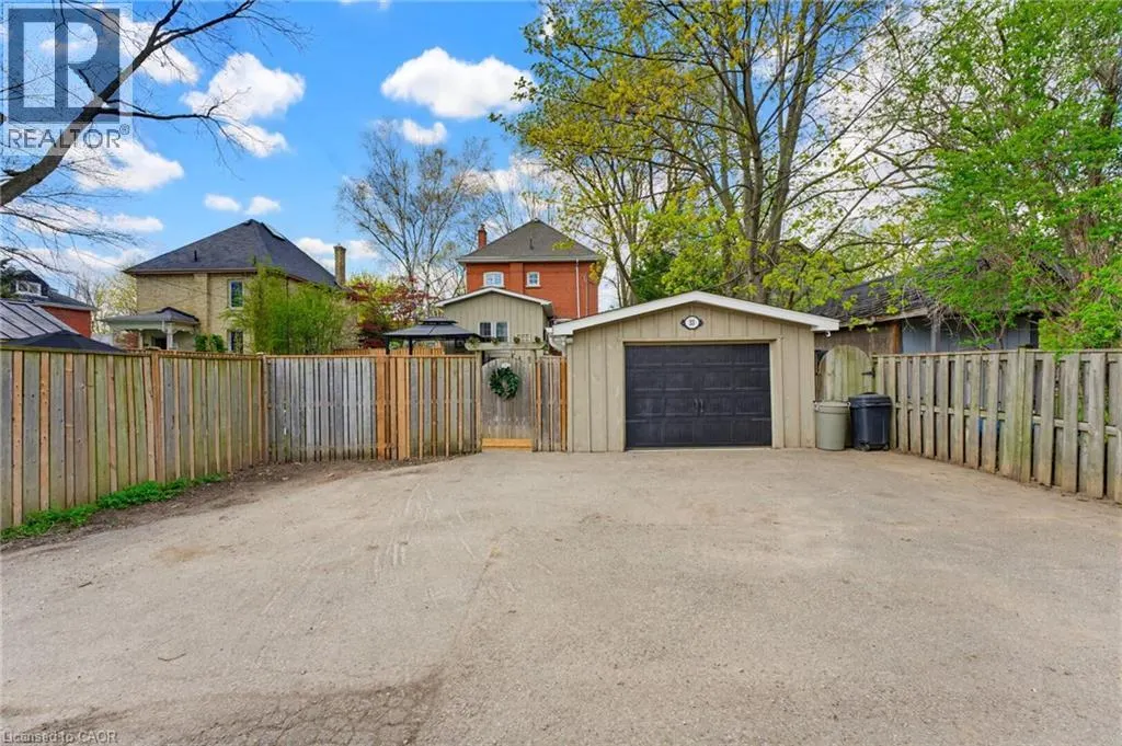 33 BRANT Road N