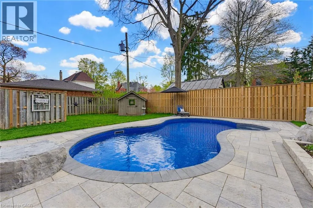 33 BRANT Road N