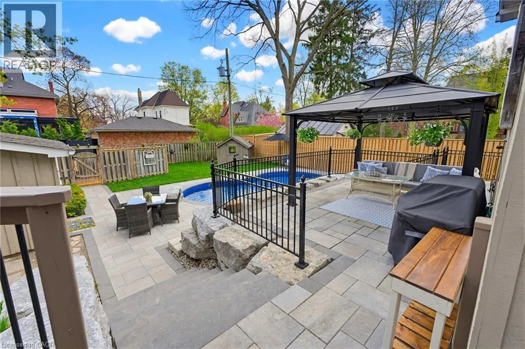 33 BRANT Road N