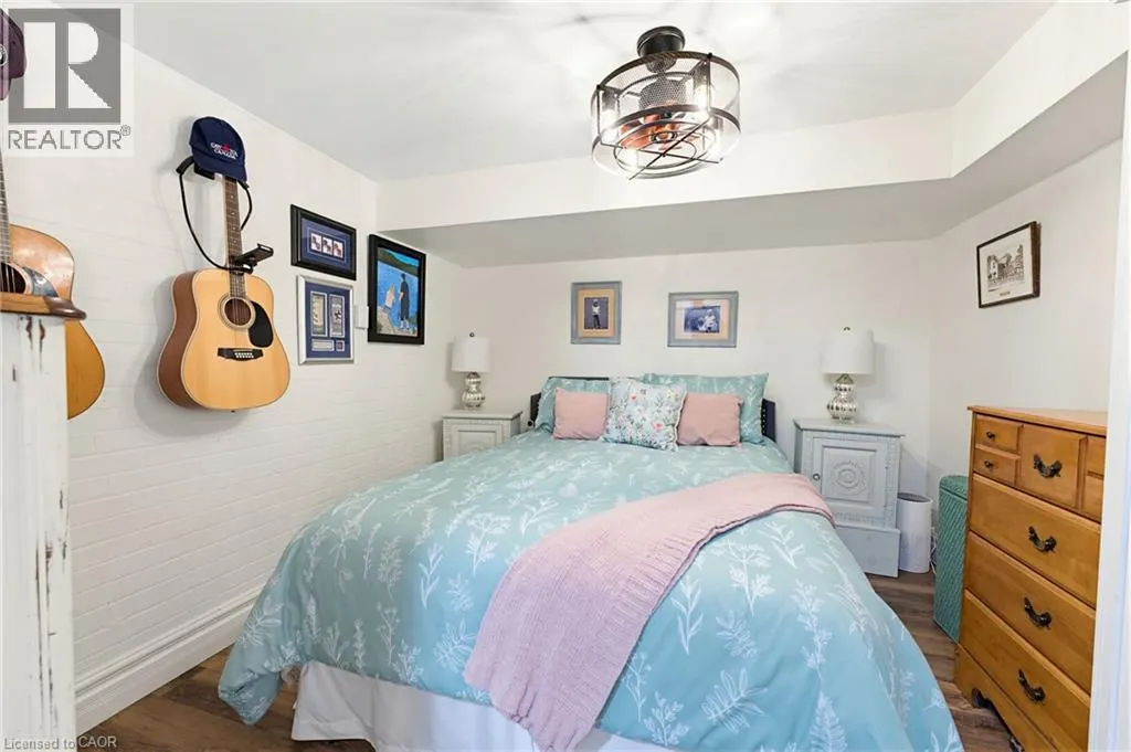 33 BRANT Road N