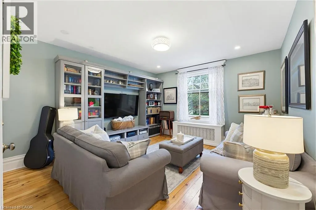 33 BRANT Road N