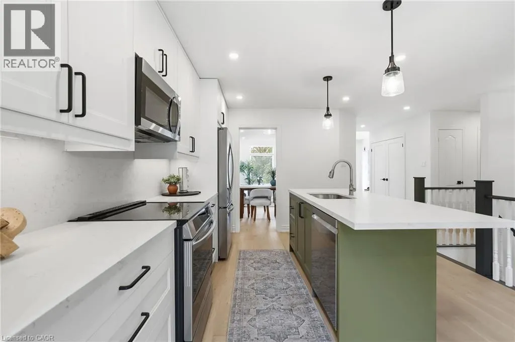 84 RILEY Street