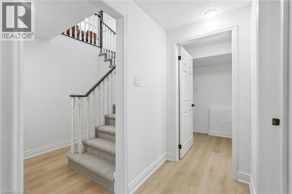 84 RILEY Street
