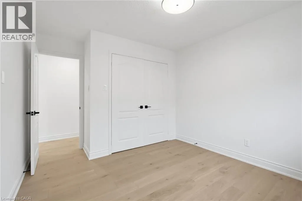84 RILEY Street
