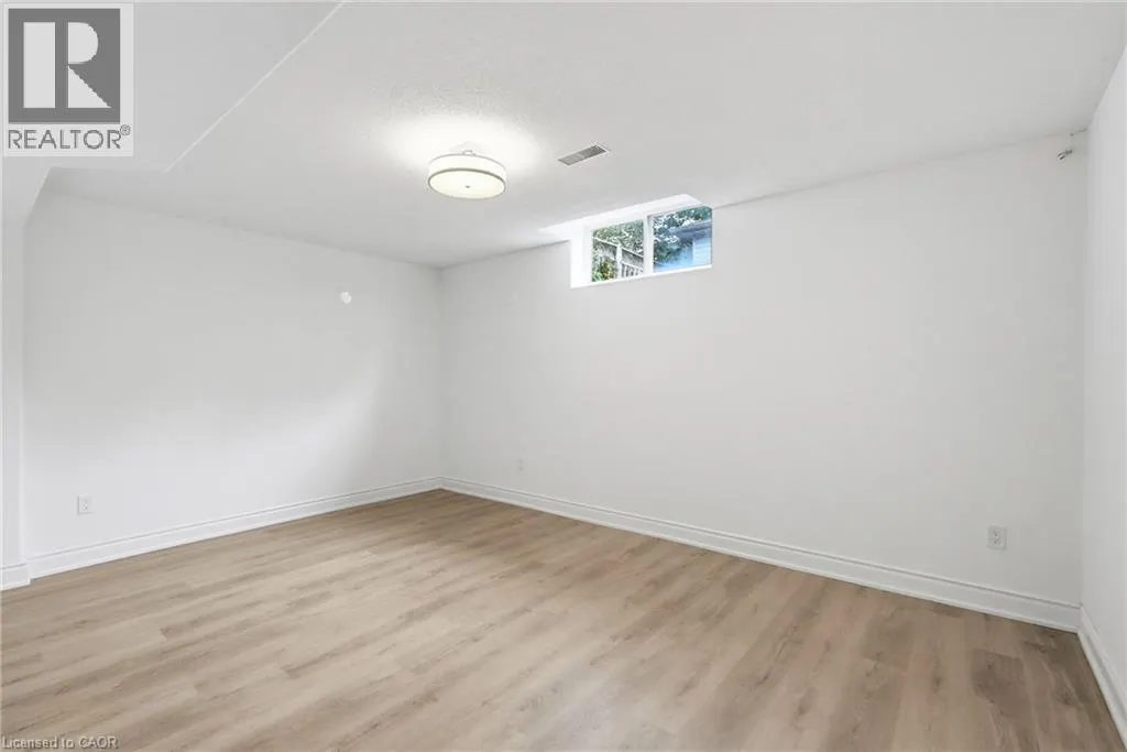84 RILEY Street
