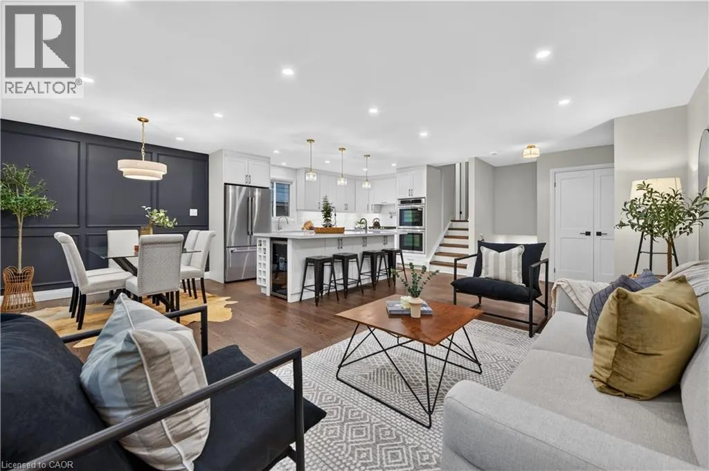4 WOODCREST Drive