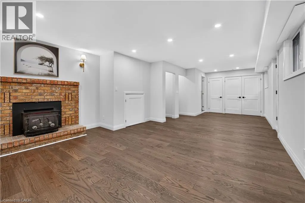 4 WOODCREST Drive