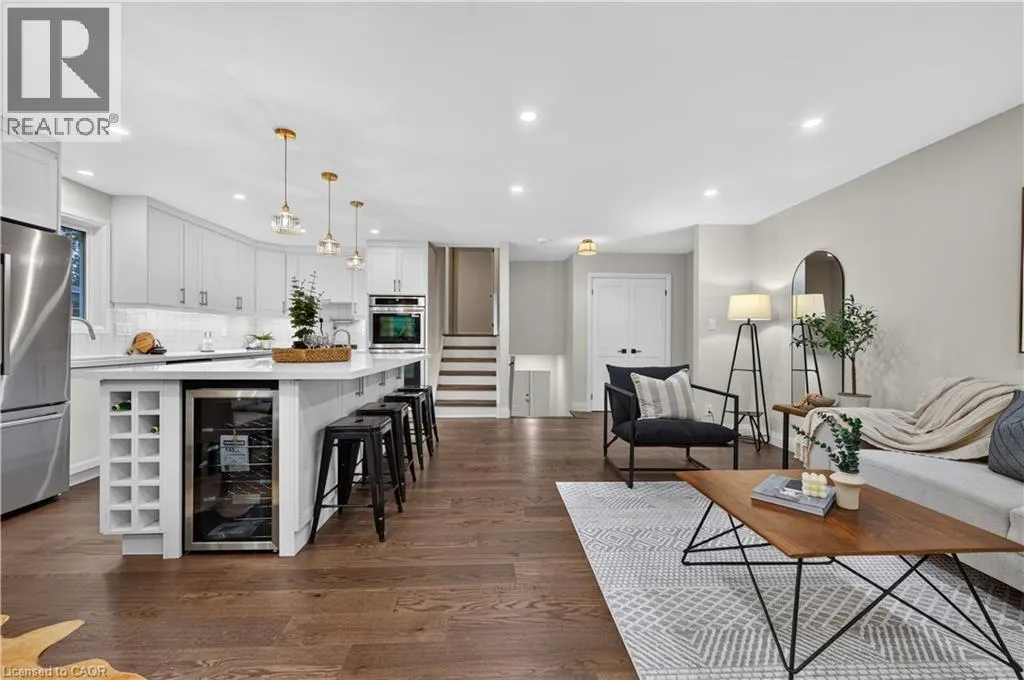 4 WOODCREST Drive