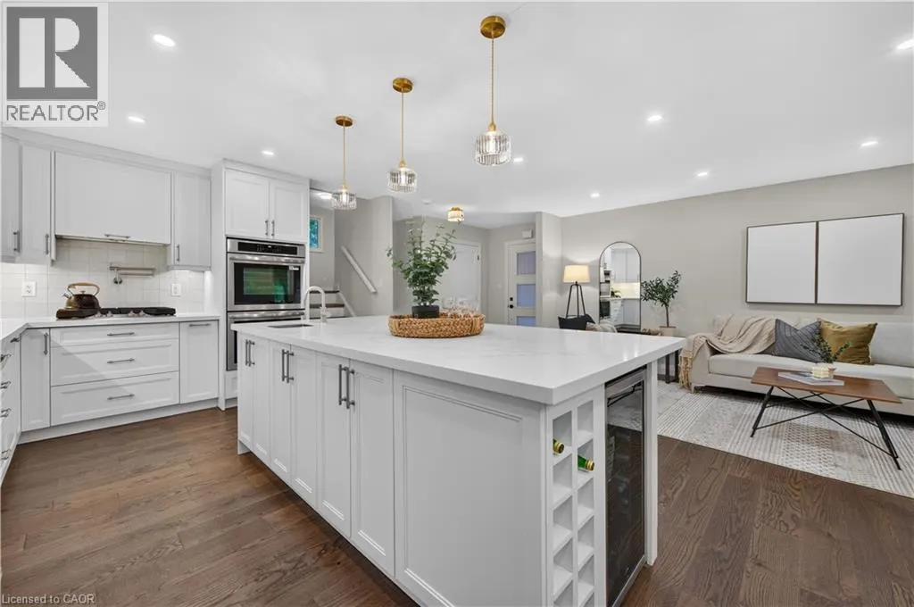 4 WOODCREST Drive