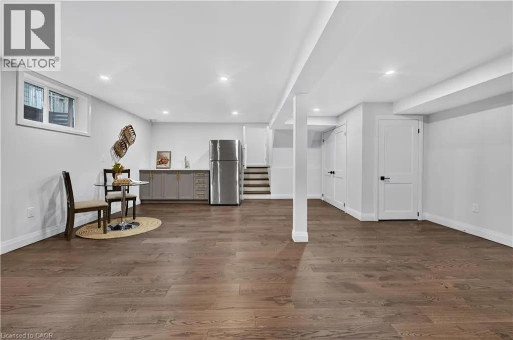 4 WOODCREST Drive