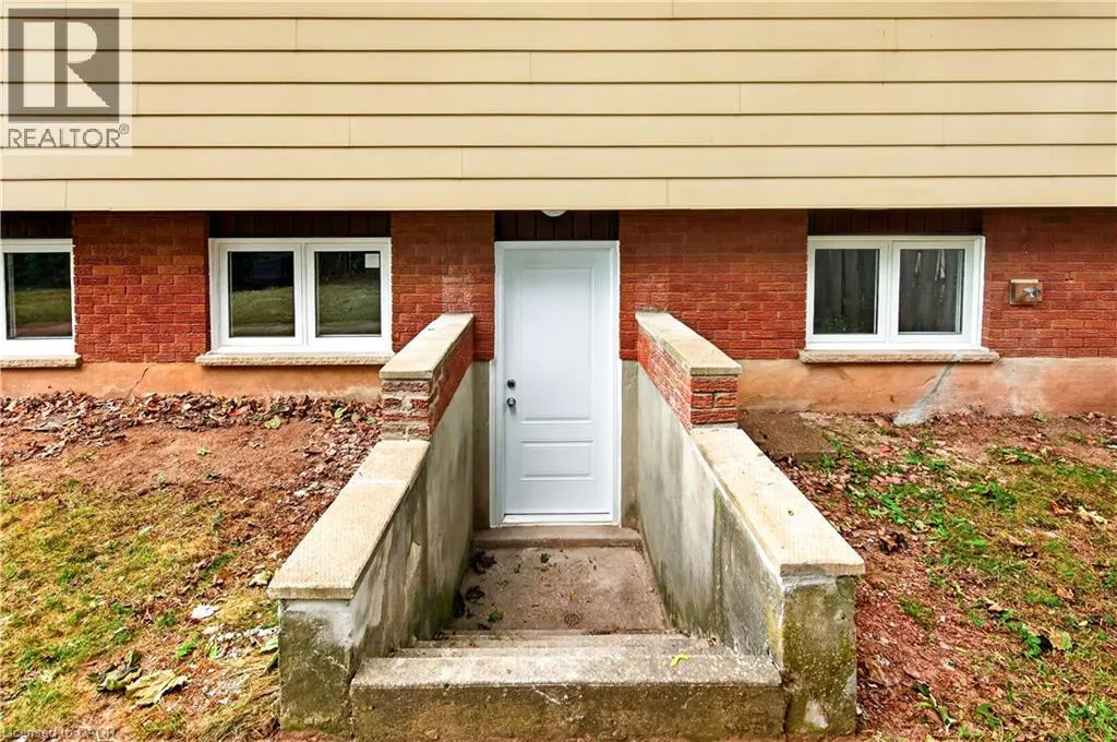 4 WOODCREST Drive