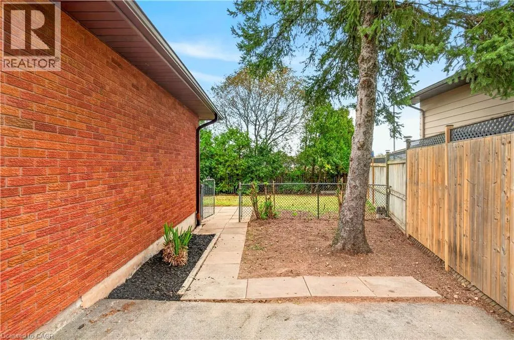 4 WOODCREST Drive