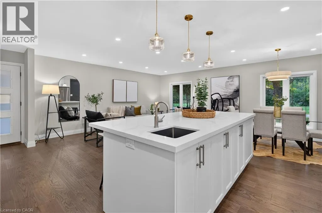 4 WOODCREST Drive
