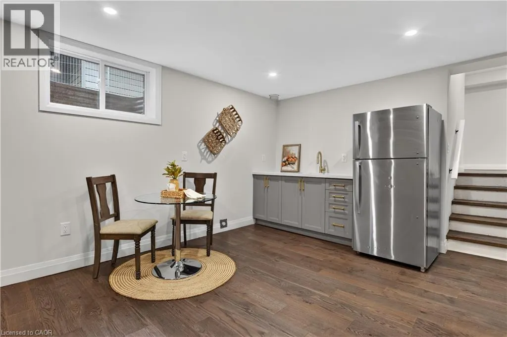 4 WOODCREST Drive