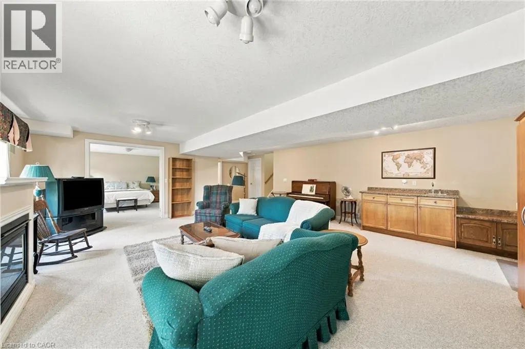 500 LAKEVIEW Drive Unit# 9 #9