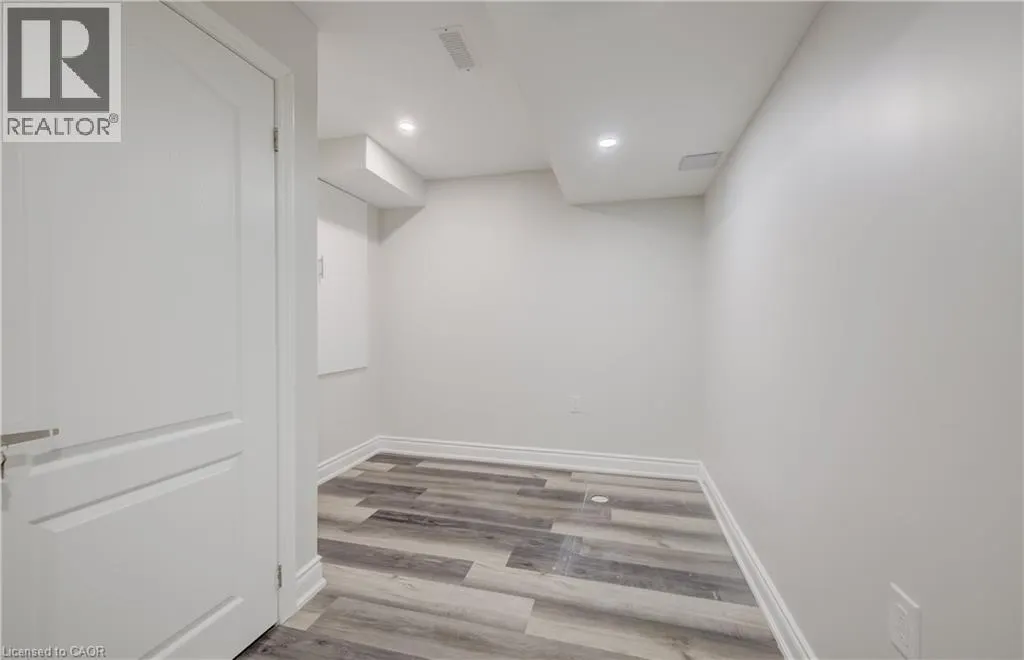 52 POINTER Street