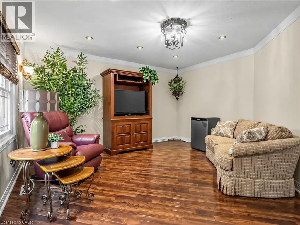 1259 NATHANIEL Crescent