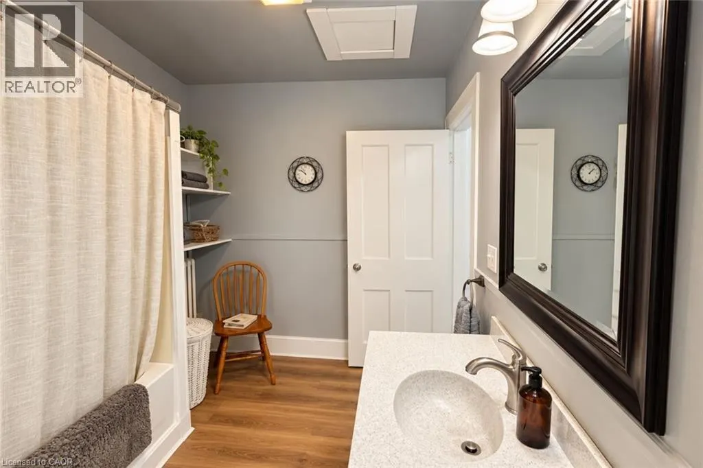 59 BRUCE Street Unit# Upper Apt #3