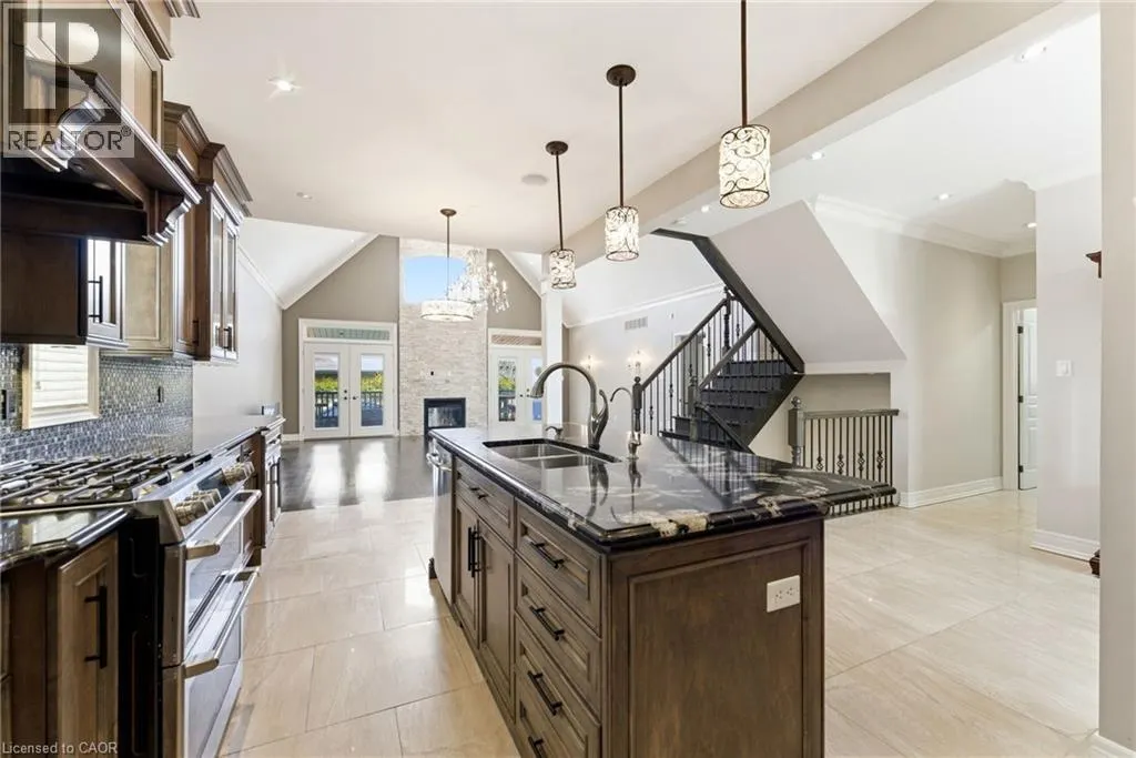 85 HILLCROFT Drive