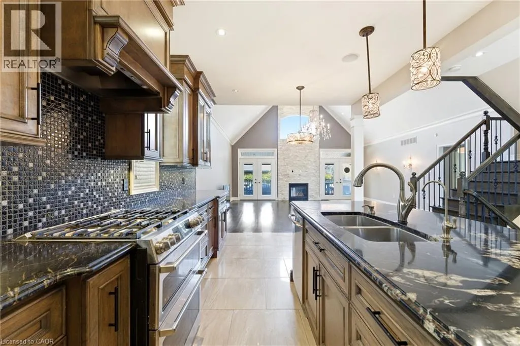 85 HILLCROFT Drive