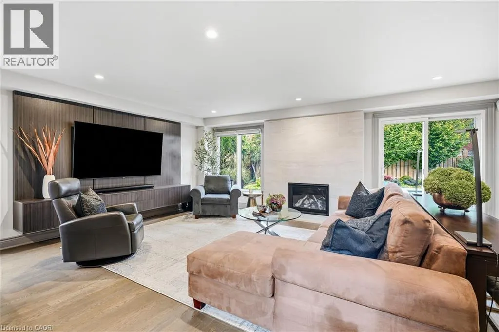 2747 TEAK Crescent