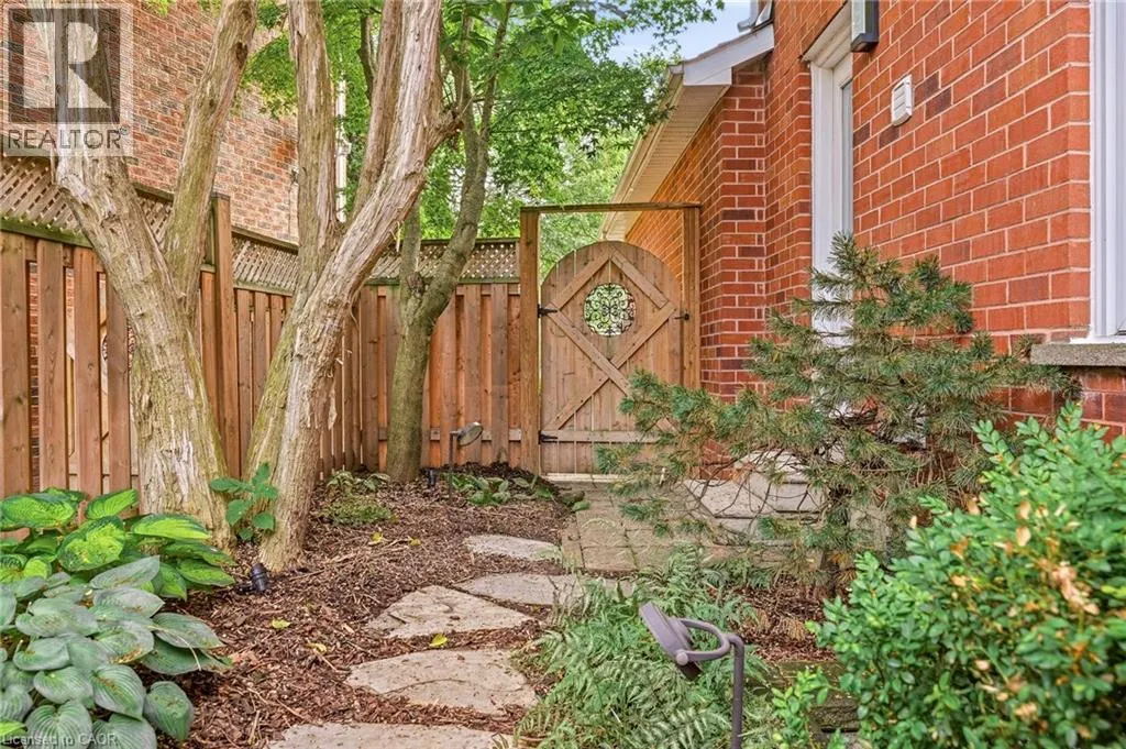 2747 TEAK Crescent