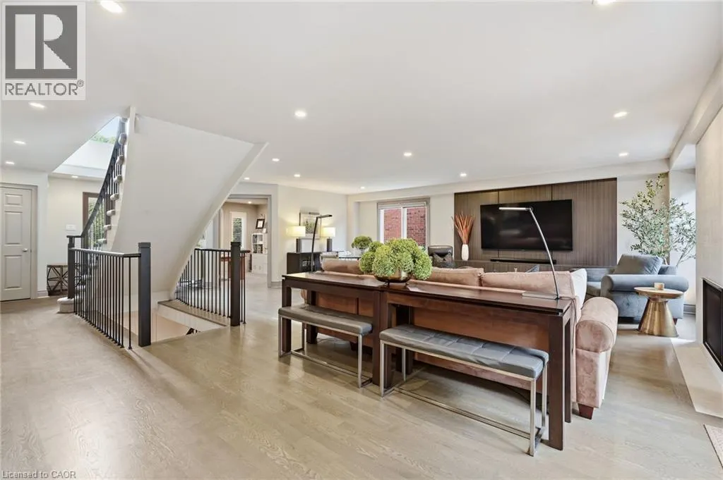 2747 TEAK Crescent