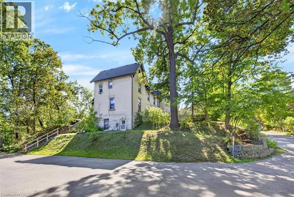 139 MAIN Street S