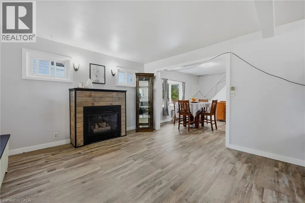 458 DAVIS Street