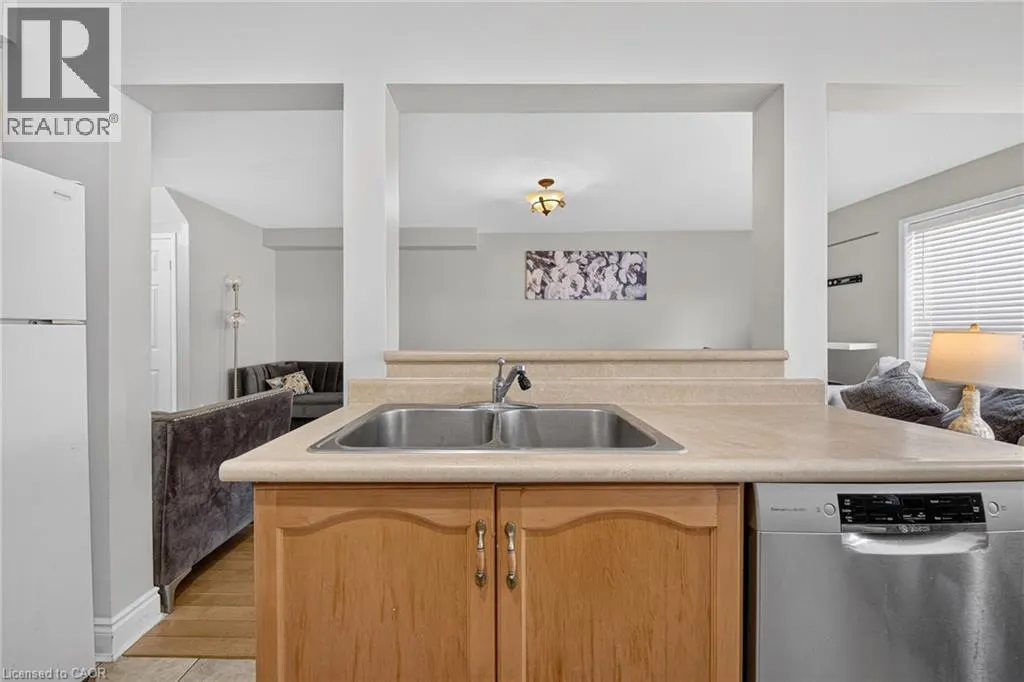800 PARAMOUNT Drive Unit# 77 #77