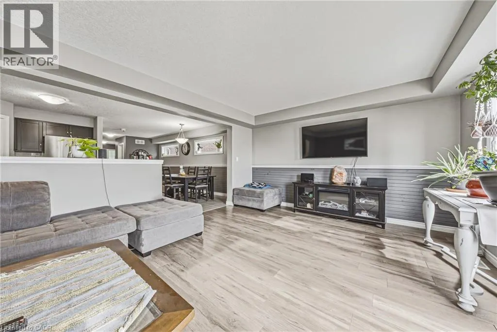 93 COULING Crescent