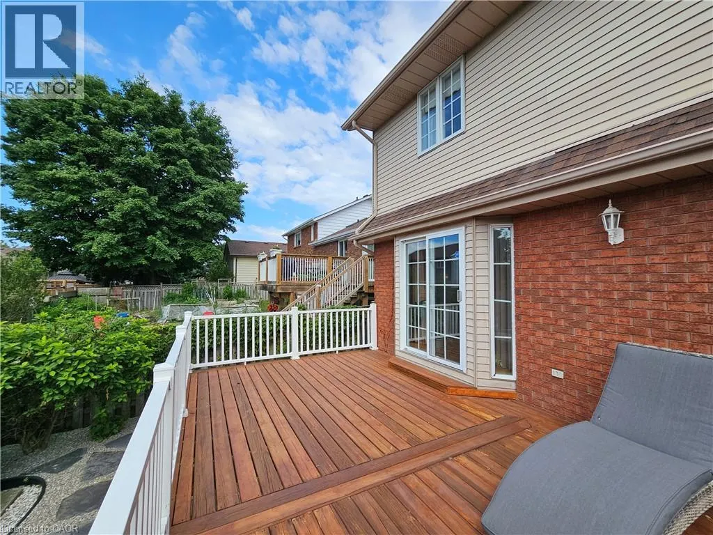 120 LYNNDALE Road