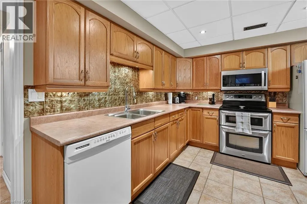 64 DRIFTWOOD Court