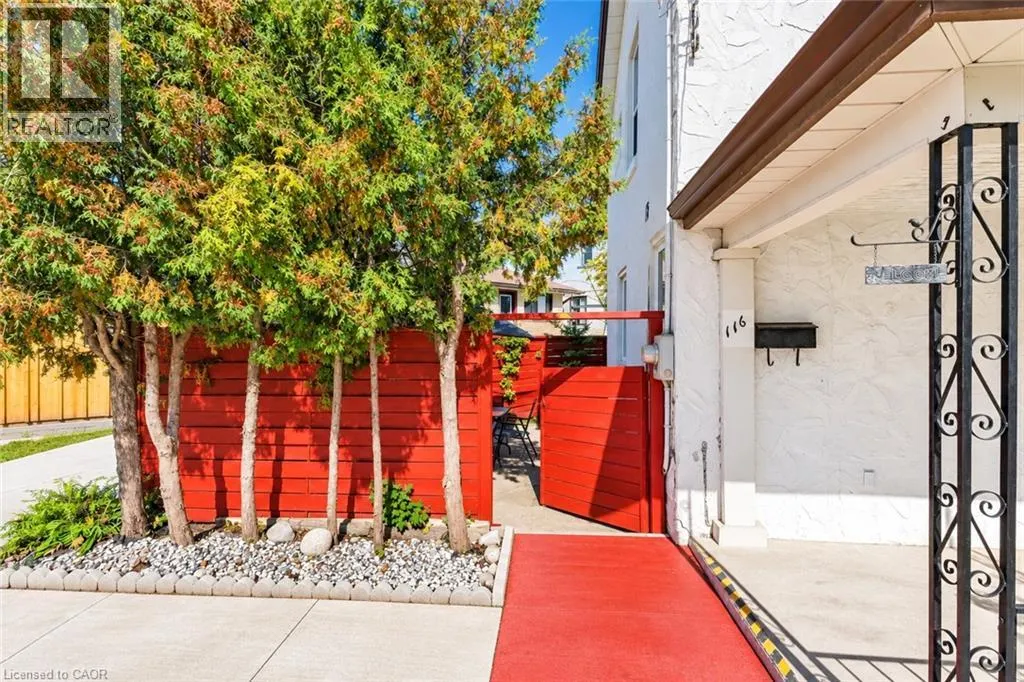 116 VICTORIA Avenue