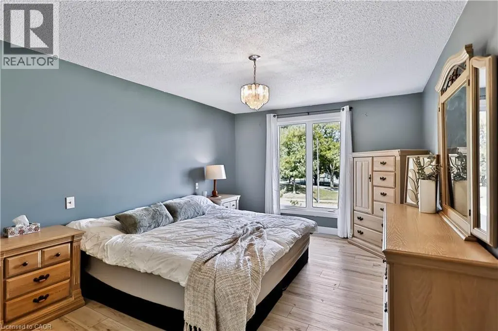 22 OAKRIDGE Drive