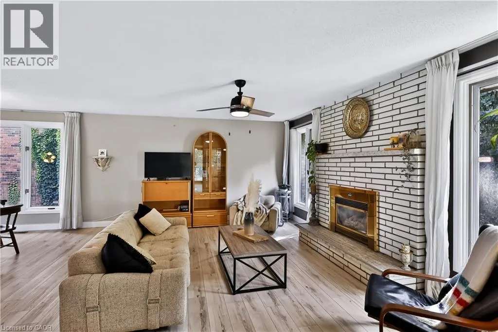 22 OAKRIDGE Drive