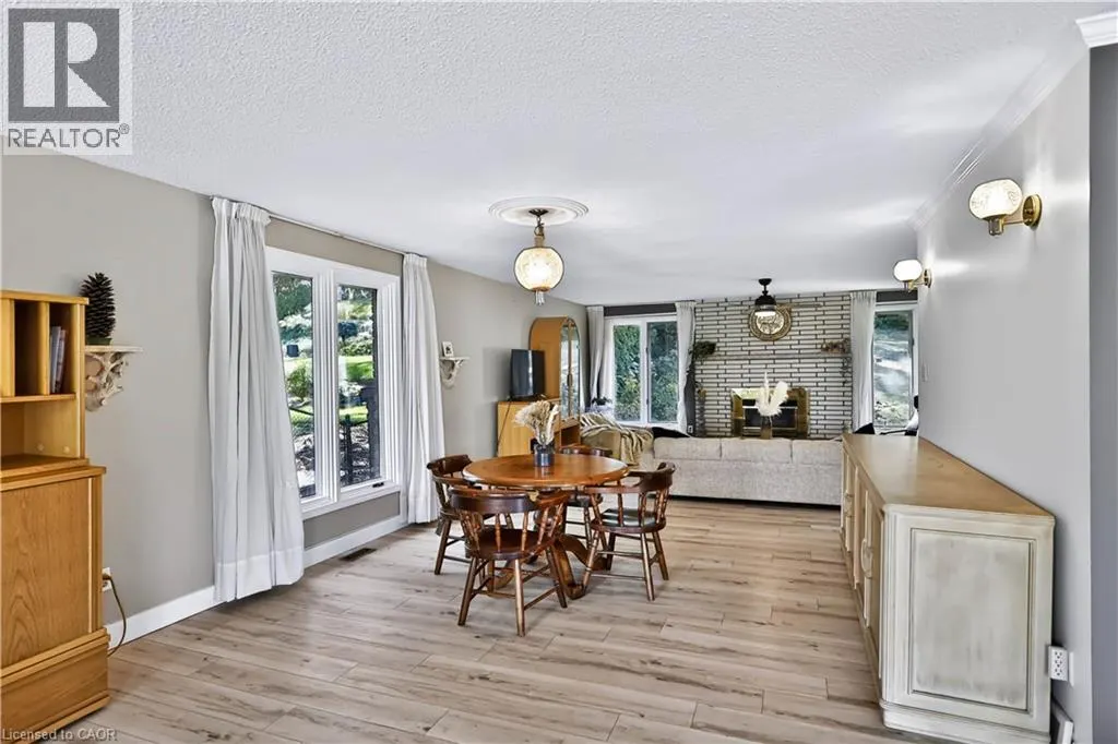 22 OAKRIDGE Drive
