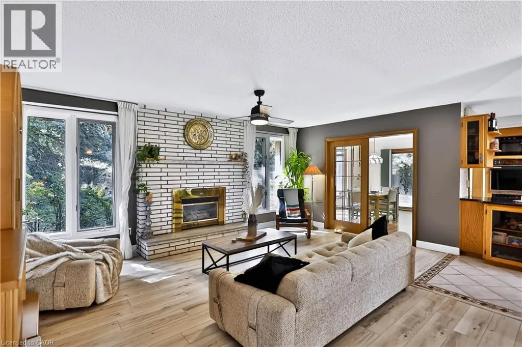 22 OAKRIDGE Drive