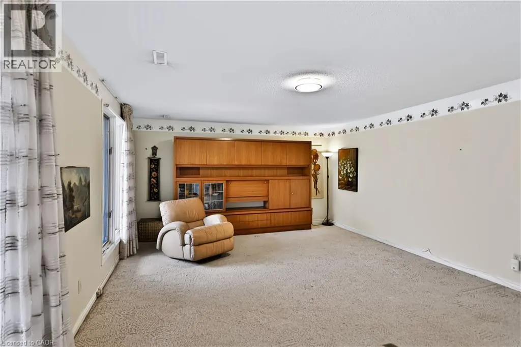 22 OAKRIDGE Drive