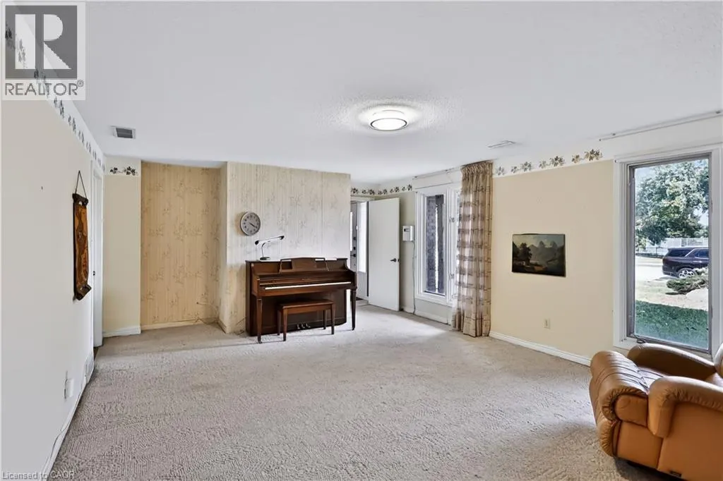 22 OAKRIDGE Drive