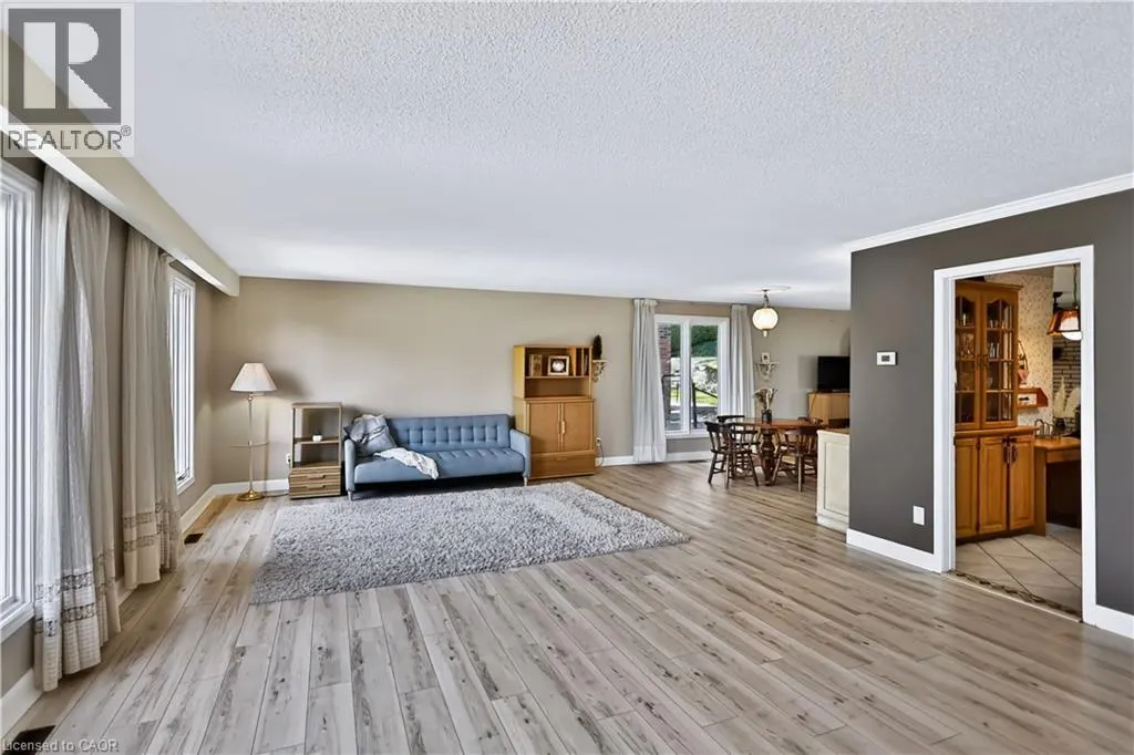 22 OAKRIDGE Drive