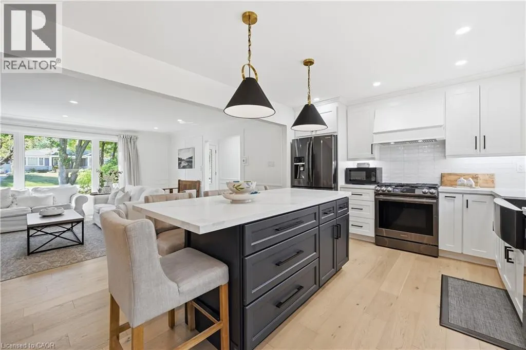 869 CONDOR Drive