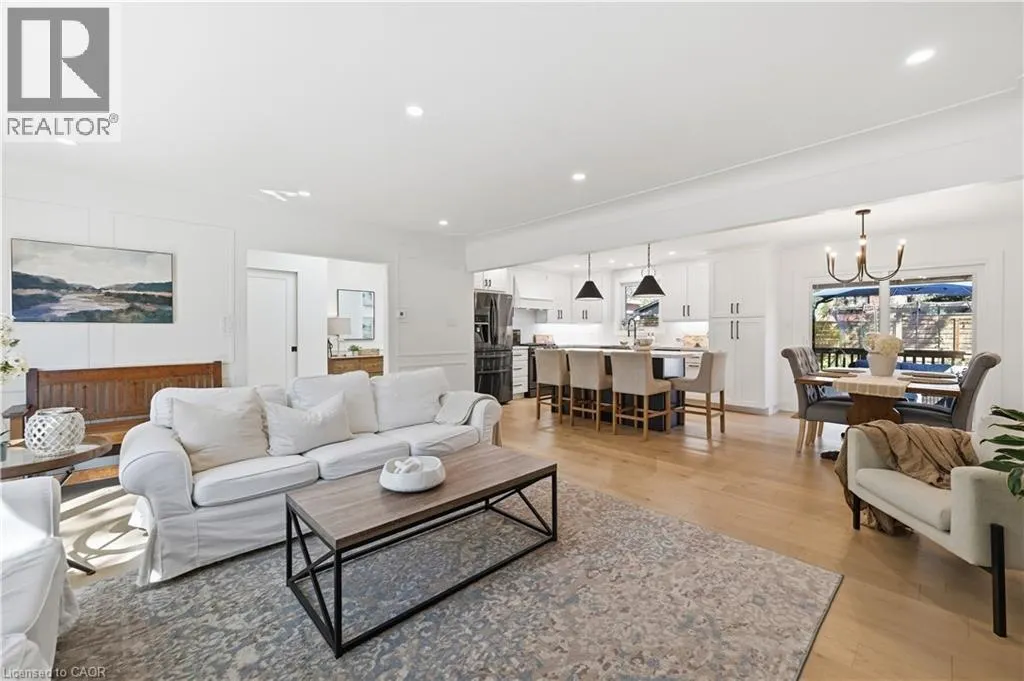 869 CONDOR Drive